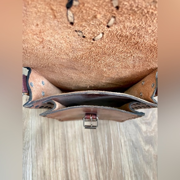 Vintage Handmade Tooled Mandala Brown Leather Crossbody / Shoulder Bag EUC - Picture 3 of 7